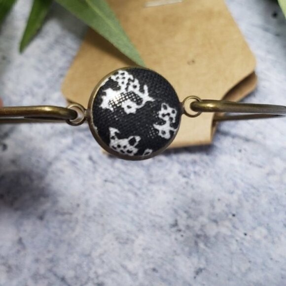 New Handmade | Floral Button Bangle Bracelet - Picture 2 of 3